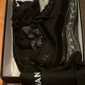 ©️🖤©️CHANEL Black Airmax Style Sneakers with Clear Air Sole.